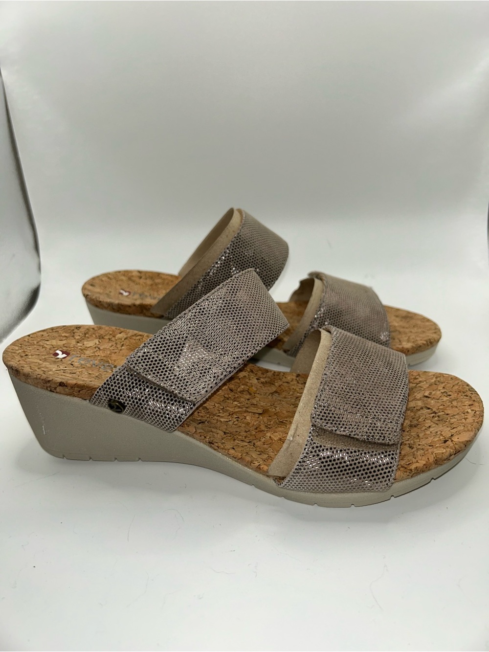 Revere Sorrento in champagne wedge sandal size 6-6.5